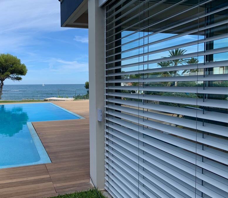 5 señales de que ha llegado el momento de cambiar tu persiana (y no solo repararla)